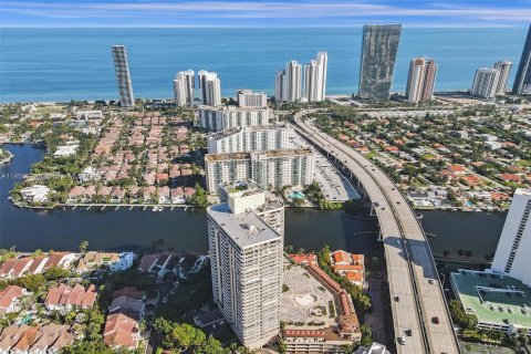 Condominio en venta en Aventura, Florida, 3 dormitorios, 220.27 m2 № 730359 - foto 8