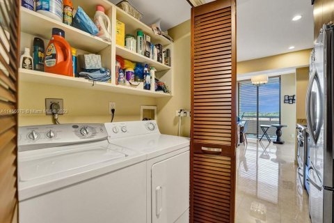 Condo in Aventura, Florida, 3 bedrooms  № 730359 - photo 24