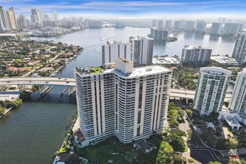 Condominio en venta en Aventura, Florida, 3 dormitorios, 220.27 m2 № 730359 - foto 14