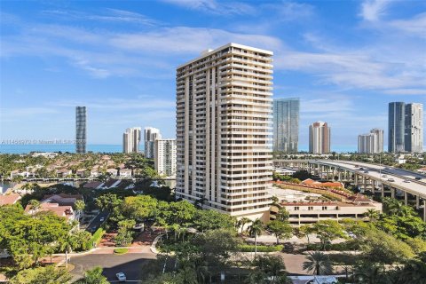 Condo in Aventura, Florida, 3 bedrooms  № 730359 - photo 1