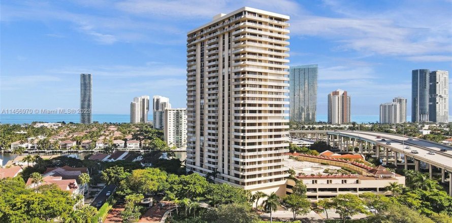 Condo in Aventura, Florida, 3 bedrooms  № 730359