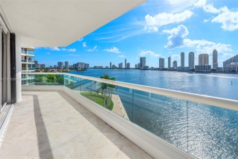 Copropriété à vendre à Aventura, Floride: 3 chambres, 239.69 m2 № 1233056 - photo 21