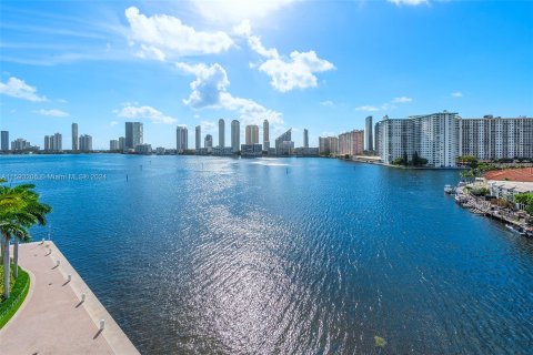 Condo in Aventura, Florida, 3 bedrooms  № 1233056 - photo 16