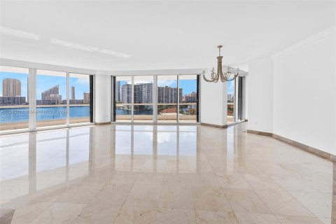 Condominio en venta en Aventura, Florida, 3 dormitorios, 239.69 m2 № 1233056 - foto 4