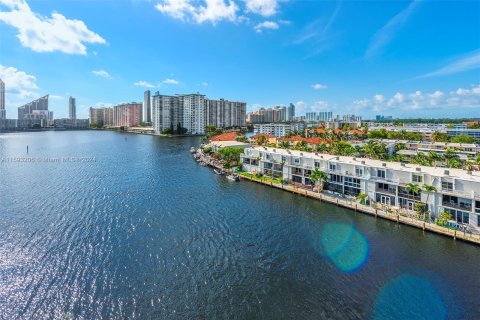 Condominio en venta en Aventura, Florida, 3 dormitorios, 239.69 m2 № 1233056 - foto 10