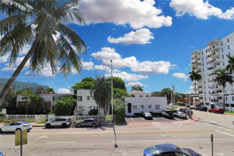 Condo in Miami Beach, Florida, 1 bedroom  № 1233055 - photo 22