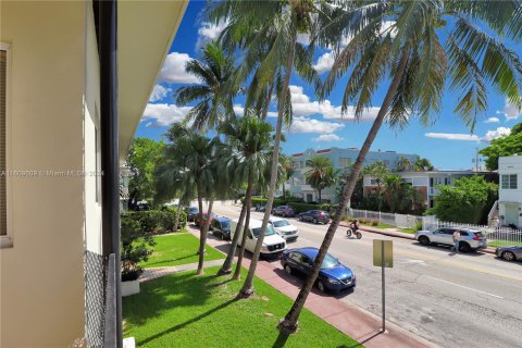 Condo in Miami Beach, Florida, 1 bedroom  № 1233055 - photo 21