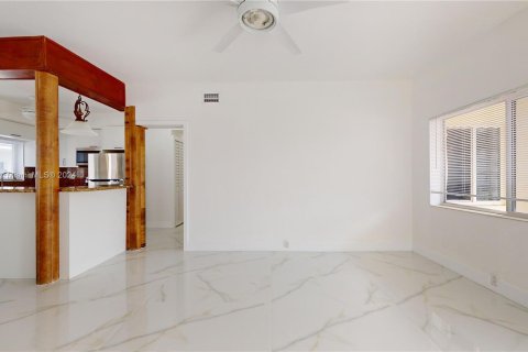 Condo in Miami Beach, Florida, 1 bedroom  № 1233055 - photo 5