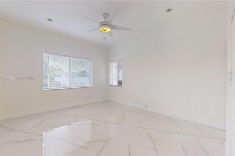 Condo in Miami Beach, Florida, 1 bedroom  № 1233055 - photo 16