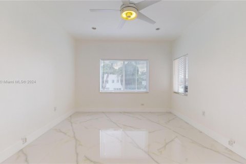 Condo in Miami Beach, Florida, 1 bedroom  № 1233055 - photo 14