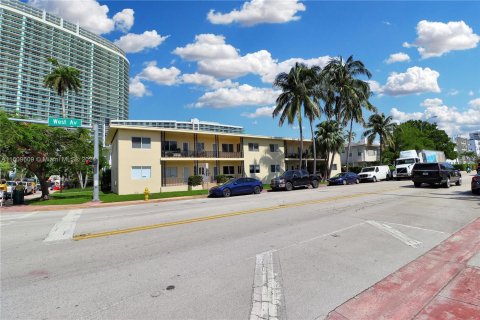 Condo in Miami Beach, Florida, 1 bedroom  № 1233055 - photo 24