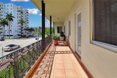 Condo in Miami Beach, Florida, 1 bedroom  № 1233055 - photo 19