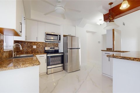 Condo in Miami Beach, Florida, 1 bedroom  № 1233055 - photo 6