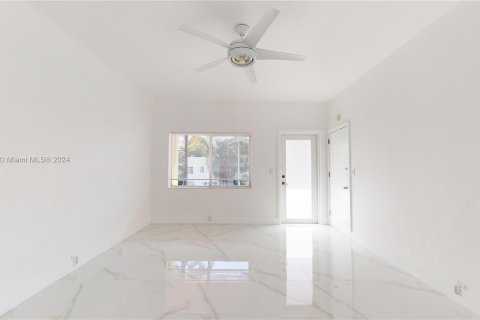 Condo in Miami Beach, Florida, 1 bedroom  № 1233055 - photo 3