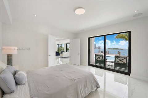 Casa en venta en Miami, Florida, 5 dormitorios, 318.1 m2 № 1234774 - foto 24
