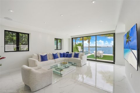 Villa ou maison à vendre à Miami, Floride: 5 chambres, 318.1 m2 № 1234774 - photo 14