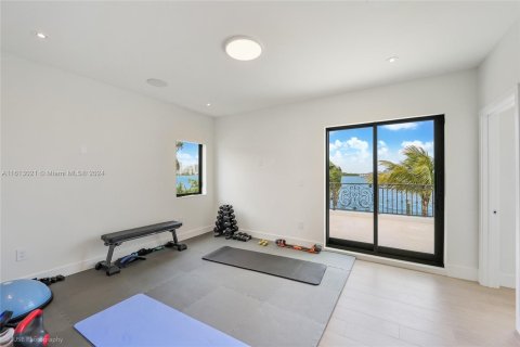 Casa en venta en Miami, Florida, 5 dormitorios, 318.1 m2 № 1234774 - foto 27