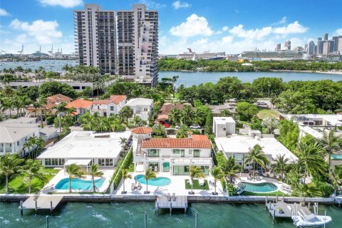 Villa ou maison à vendre à Miami, Floride: 5 chambres, 318.1 m2 № 1234774 - photo 2