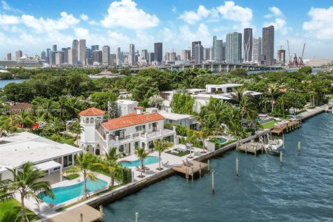 Villa ou maison à vendre à Miami, Floride: 5 chambres, 318.1 m2 № 1234774 - photo 1