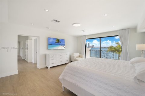 Casa en venta en Miami, Florida, 5 dormitorios, 318.1 m2 № 1234774 - foto 20