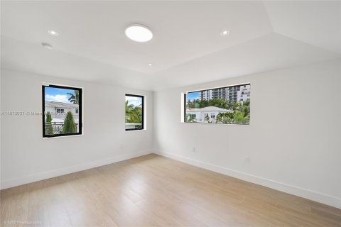 Casa en venta en Miami, Florida, 5 dormitorios, 318.1 m2 № 1234774 - foto 26