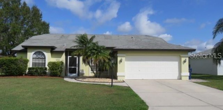 House in Palmetto, Florida 3 bedrooms, 150.41 sq.m. № 1346652