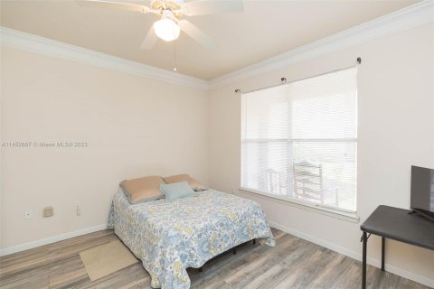 Condo in Tampa, Florida, 1 bedroom  № 732346 - photo 12