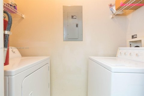 Condo in Tampa, Florida, 1 bedroom  № 732346 - photo 16