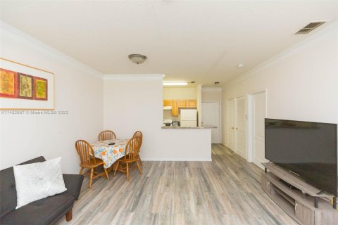 Condo in Tampa, Florida, 1 bedroom  № 732346 - photo 2