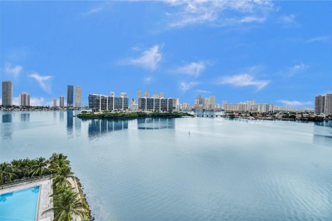 Condominio en venta en Aventura, Florida, 3 dormitorios, 237.74 m2 № 967386 - foto 1