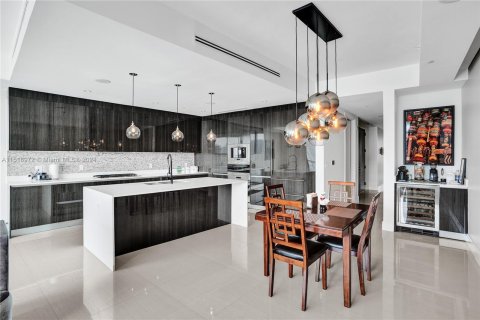 Condominio en venta en Aventura, Florida, 3 dormitorios, 237.74 m2 № 967386 - foto 10