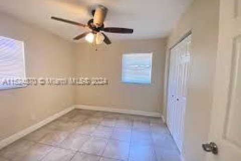 Casa en venta en Vero Beach, Florida, 4 dormitorios, 115.2 m2 № 980759 - foto 3