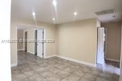 Casa en venta en Vero Beach, Florida, 4 dormitorios, 115.2 m2 № 980759 - foto 4