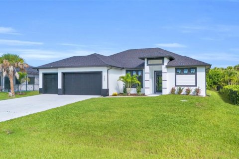 House in Port Charlotte, Florida 3 bedrooms, 176.51 sq.m. № 1258430 - photo 6