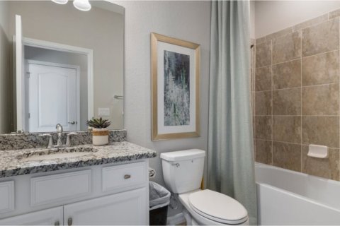 Townhouse in THE ISLES AT WEST PORT in Port Charlotte, Florida 4 bedrooms, 189 sq.m. № 137460 - photo 3