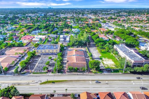 Commercial property in Miami, Florida № 1358833 - photo 6