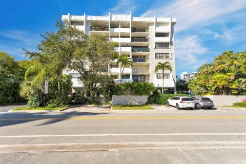 Copropriété à vendre à Bay Harbor Islands, Floride: 2 chambres, 148.64 m2 № 1358835 - photo 17