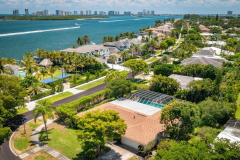 Casa en venta en North Palm Beach, Florida, 4 dormitorios, 248.61 m2 № 1173010 - foto 2