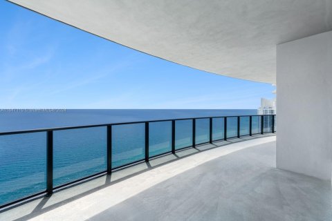 Condo in Sunny Isles Beach, Florida, 4 bedrooms  № 1329774 - photo 15