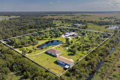 Villa ou maison à vendre à Punta Gorda, Floride: 4 chambres, 340.86 m2 № 1384780 - photo 1