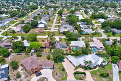 House in Port St. Lucie, Florida 3 bedrooms, 142.98 sq.m. № 1185288 - photo 3