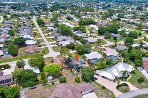 House in Port St. Lucie, Florida 3 bedrooms, 142.98 sq.m. № 1185288 - photo 1