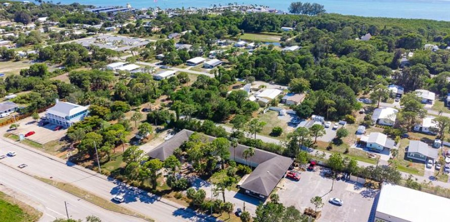 Immobilier commercial à Englewood, Floride 529.54 m2 № 228078