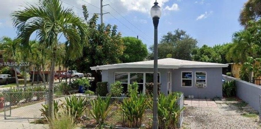 House in Fort Lauderdale, Florida 3 bedrooms, 121.61 sq.m. № 1404141