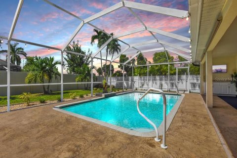 Casa en venta en Cape Coral, Florida, 3 dormitorios, 181.9 m2 № 1399699 - foto 3