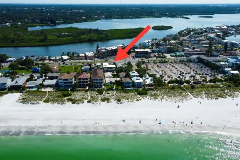 Hotel en venta en Redington Shores, Florida, 392.98 m2 № 1352836 - foto 1