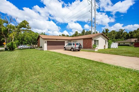 Villa ou maison à vendre à Palm Harbor, Floride: 2 chambres, 103.77 m2 № 1352835 - photo 1