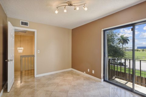 Townhouse in Palm Springs, Florida 3 bedrooms, 159.98 sq.m. № 1185266 - photo 8