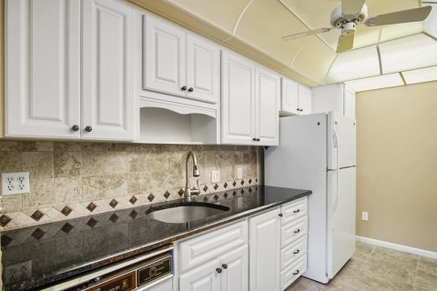 Condo in Stuart, Florida, 2 bedrooms  № 1185308 - photo 13