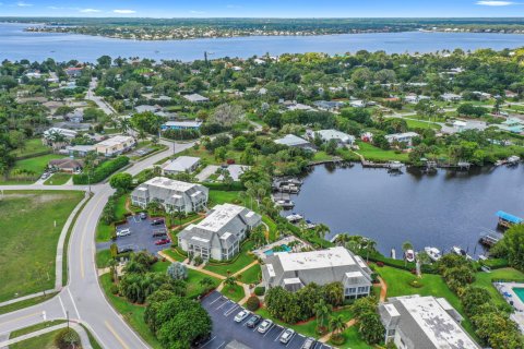 Condo in Stuart, Florida, 2 bedrooms  № 1185308 - photo 2